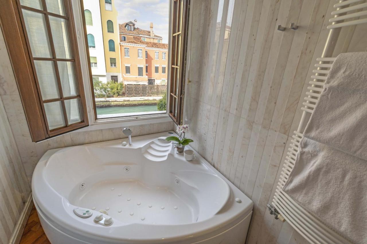 Tolentini Canal View & Terrace By Wonderful Italy Венеция Екстериор снимка